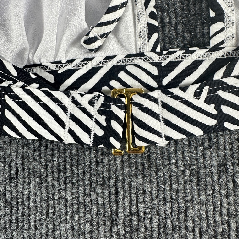 NEW‎ Mynah Geometric Black and White Clasp Back Bikini Top - Picture 4 of 8